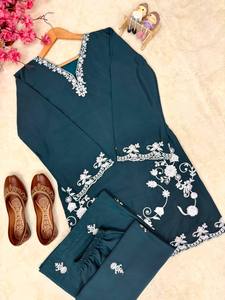 Salwar Kameez de Lujo en Verde Azulado Oscuro con Piel Sintética, Kurti Corto Elegante con Bordado en Oro Rosa, Patiala Dhoti Reversible, Estilo Indio Punjabi - Product Image 5