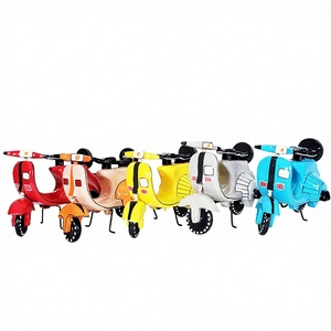 Trottinette en bois multicolore (modèle WoodenScooter) Décoration d'intérieur par Theperfectbazaar India - Product Image 1