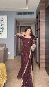 Traje Moderno de Fiesta con Parte Superior e Inferior, Dupatta, Georgette Pesado Puro, con Bordado de Lentejuelas y Códigos - Product Image 5