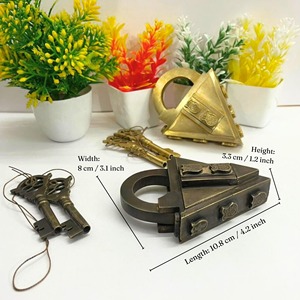 Cadenas triangulaire en laiton, style vintage artisanal, décoratif et de collection, pour maison, jardin, portail - Product Image 3