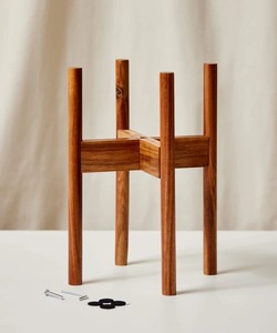 Support de plante en bois fait main par un designer, bois massif de qualité supérieure, décoration de jardin intérieure et extérieure - Product Image 1