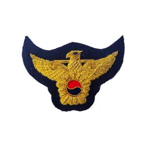 Badges 3D brodés personnalisés à coudre avec perles, couleurs, tailles et formes sur mesure, fixation magnétique pour gants, chapeaux, sacs - Product Image 1