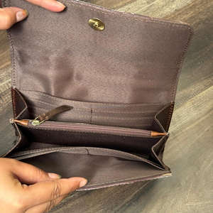 Usine directe de haute qualité usiné à la main portefeuille en cuir Design floral cheveux en cuir de vachette carte de crédit pochette quotidienne pour les femmes - Product Image 6