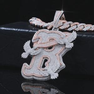 Colgante y Dijes de Moissanita Personalizados Estilo Hip Hop Iced Out, Plata 925 con Engaste de Garra, Certificado IGI, Diseño Único y Estilo Personalizado - Product Image 1