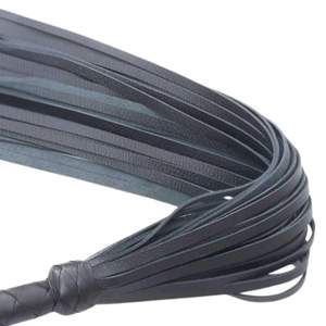 Fouet en peau de mouton de qualité supérieure avec boucle en acier et plusieurs franges de 3,5 cm de large pour jeux sensoriels et BDSM à impact - Product Image 4