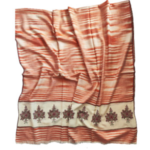 Diseño de bordado floral, diseños kashmiríes, accesorio tradicional de invierno, chales Suzani kashmiríes hechos a mano por Benedetto, cachemira pura. - Product Image 4