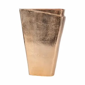 Vase à fleurs en métal fait main, conteneur décoratif haut de gamme en gros pour les détaillants mondiaux de meubles, les hôtels et les restaurants - Product Image 6