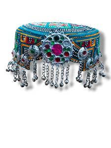 Collar de Monedas Afgano Kuchi Elaborado con Maestría, con Incrustaciones Alternadas de Cristal Rojo y Azul, Intrincado Trabajo de Cuentas Metálicas - Product Image 3