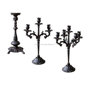 Candelabro de metal dorado para la decoración interior del hogar con acabado real y hermosos detalles para una elegante configuración de velas - Product Image 4