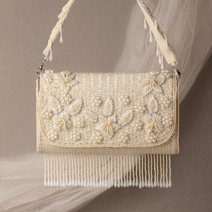 Pochette de mariée élégante en perles d'ivoire et ornée de motifs floraux brodés à la main, avec détails à franges vintage, pour mariage de luxe - Product Image 1