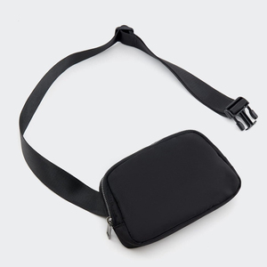Nouveauté : Sac banane personnalisé avec logo et design, couleur unie, style tendance, sacs de ceinture, d'épaule et de poitrine pour la randonnée - Product Image 2