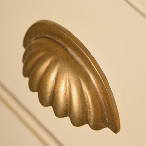 Poignée de tiroir en laiton Aberdovey Shell Cup - Product Image 2