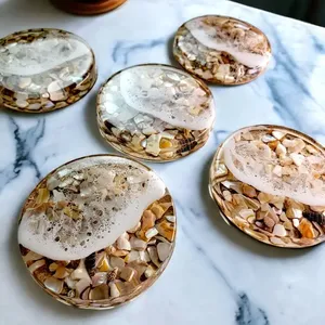 Ensemble de sous-verres en résine faits à la main pour la décoration de la maison, conçus pour protéger les surfaces et sublimer l'esthétique intérieure moderne - Product Image 2
