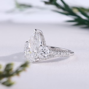 Anillo de compromiso de lujo con diamante de laboratorio talla pera, banda pavé dividida con piedras laterales en forma de corazón, joyería fina nupcial para mujer, regalo para mujer - Product Image 3