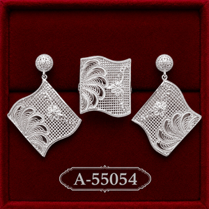 MOLL JEWELLERS Boucles d'oreilles vintage plaquées or motif cœur corail, bijoux de luxe pour femme, bijoux de mariage A-55054 - Product Image 1