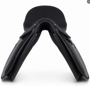 Selle d'équitation anglaise de qualité supérieure, en cuir synthétique durable, assise rembourrée douce pour le confort du cavalier, SADAF SADDLERY - Product Image 2