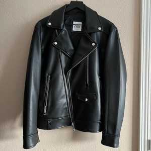 Veste en cuir de haute qualité pour hommes, très élégante et stylée - Product Image 3