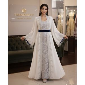 Ensemble Abaya Bisht Blanc de Luxe |   Cardigan ouvert et robe intérieure brodés argentés |   Kaftan de mariage arabe avec poignets à franges en cristal - Product Image 1