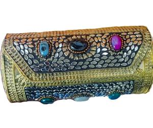Portefeuilles en métal pour femmes avec perles en pierre, idéaux pour les cadeaux, GC-BG-295, disponibles au meilleur prix auprès d'un exportateur indien. - Product Image 1