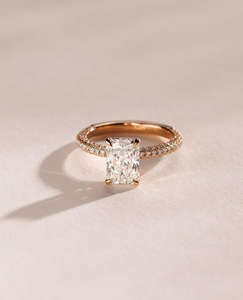 Bague de fiançailles/mariage unisexe en or jaune 14 carats avec diamant de taille radiant cultivé en laboratoire IGI/GIA, anneaux fins pour les anniversaires et les fêtes - Product Image 1