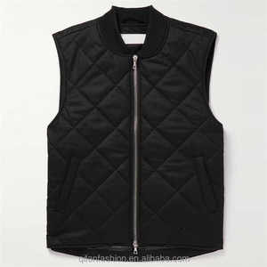 Chaleco Acolchado Negro para Hombre con Cuello Alto y Cierre de Cremallera, Cortavientos, Informal, Corte Regular, Color Sólido - Product Image 2