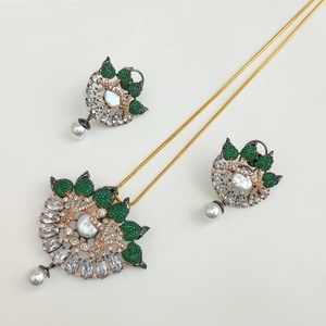 Conjunto de Collar y Pendientes RAY FINE ORNATES con Rubí, Esmeralda y Perla, Joyería Nupcial de Bollywood, Joyería India Chapada en Oro para Boda - Product Image 2