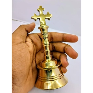 Campana de Mano Ornamentada de Latón Dorado con Mango de Madera y Diseño Floral Grabado para Ceremonias Religiosas y Eventos Especiales - Product Image 2