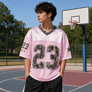 T-shirt ample décontracté pour femme, rose, en jersey de maille, imprimé camouflage, numéro 23, col en V, manches courtes, style streetwear tendance - Product Image 3