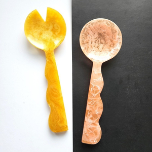 Cuillères à pâtes en résine, cuillères de service en résine jaunes et pêche avec poignées à bas prix - Product Image 1