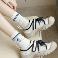 Chaussettes mi-mollet en coton brodées à rayures double aiguille pour femmes, style universitaire, mignonnes, tendance et polyvalentes