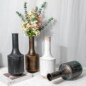 Vase à fleurs en métal fait main, accent décoratif moderne haut de gamme pour villa de luxe, appartement, bureau, hall d'hôtel, restaurant et événements - Product Image 5