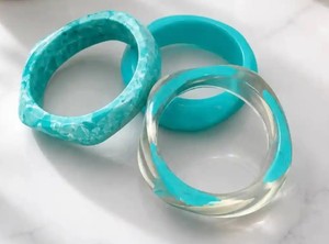 กำไลข้อมือเรซิ่นผู้หญิงลดราคาพิเศษ ผิวเรียบเนียน ขัดเงา เป็นมิตรกับสิ่งแวดล้อม ทนทาน สไตล์อินเดียดั้งเดิม สำหรับวันวาเลนไทน์และวันอีสเตอร์ - Product Image 3