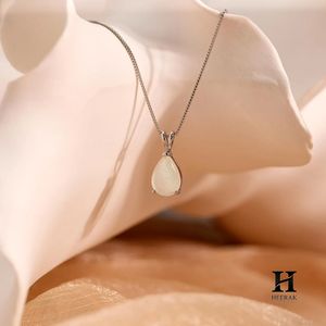 Collier de luxe plaqué or 18 carats avec pendentif en opale blanche en forme de poire pour femme – Élégant bijou en pierre précieuse en forme de goutte d'eau, cadeau idéal - Product Image 5