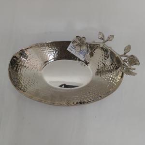 Plat à fruits ovale artisanal avec détails de branches florales, en acier inoxydable écologique, idéal comme centre de table pour mariage - Product Image 3