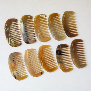 หวีเขาควายสุดเท่สำหรับหนุ่มๆ สีดำน้ำตาล ดีไซน์ล่าสุดพร้อมคุณสมบัติพับได้สำหรับใช้ในบ้าน - Product Image 1