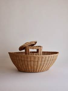 Bateau jouet unique en rotin pour enfant, artisanat en osier tressé à la main, décoration côtière pour chambre d'enfant, jouet artisanal durable - Product Image 3