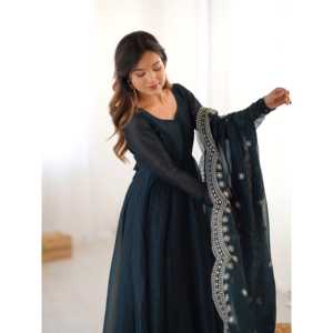 Vestido de noche bordado de diseñador con aspecto de fiesta Dupatta con trabajo de secuencia - Product Image 5