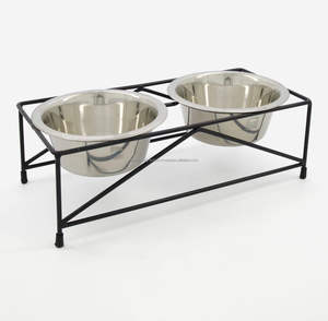 Alimentador de mascotas de alimentación de plato doble elevado con soporte elevado de hierro forjado para alimentos y agua - Product Image 1