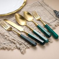 Gamme de couverts de table en acier inoxydable de qualité supérieure pour l'expansion de chaînes de restaurants, sourcing international de franchise, durable