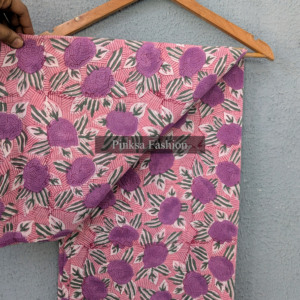 Tela de Algodón Estampada a Mano con Flores Rosas y Moradas para Vestidos y Manualidades - Product Image 1
