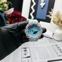 Montre analogique-numérique sertie de diamants, bracelet en caoutchouc bleu, lunette en moissanite, boîtier argenté, montre hip-hop pour femme