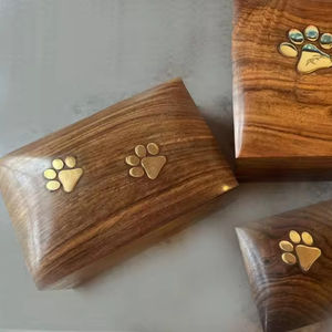 Urne en bois pour adultes de style européen et américain avec construction en métal - Product Image 2