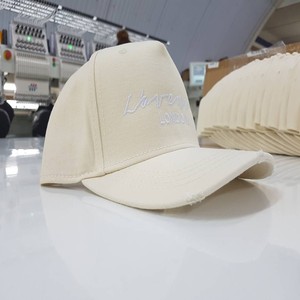 Casquette de golf haut de gamme avec bande anti-transpiration, fermeture réglable et broderie personnalisée professionnelle - Product Image 4