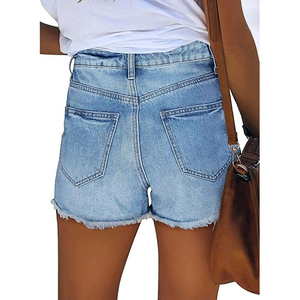 Pantalones cortos de mezclilla de cintura alta rasgados con dobladillo deshilachado, lavado azul claro, estilo casual desgastado, cierre de botones, en tendencia - Product Image 3