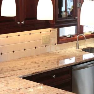 แผ่นหินรับประทานอาหารขัดเงางาช้างสีน้ำตาลทันสมัยการตกแต่งพื้นผิวที่หรูหรารูปแบบแผ่นใหญ่ - Product Image 1