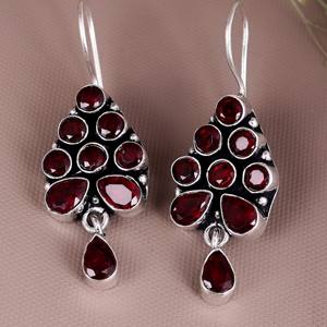 Pendientes con diseño de racimo en forma de lágrima y engaste de latón plateado oxidado |   Joyería Tribal Boho India Vintage |   Fiesta de Mujeres - Product Image 4