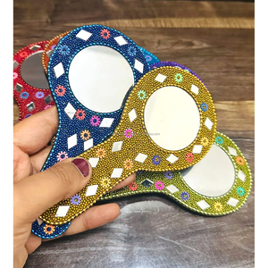 กระจกแต่งหน้าแบบอินเดียโบราณประดับลูกปัดเคลือบเงาพร้อมด้ามจับตกแต่งสไตล์วินเทจและกรอบลูกปัด - Product Image 5