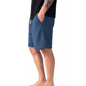 Shorts de détente personnalisés pour hommes en tricot gaufré, tissu texturé doux, taille à cordon de serrage, style streetwear décontracté, fournisseur OEM de vêtements en gros - Product Image 3
