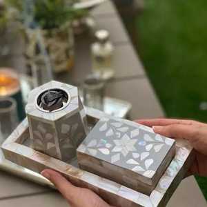 Quemador de Incienso de Lujo Hecho a Mano con Incrustaciones Florales, Soporte Moderno de Metal y Madera para Velas, Porta Incienso de Resina para Bakhoor - Product Image 5