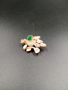 Broche Oiseau de Luxe Amaira Jewels en Argent 925, Pierre Verte Taille Émeraude, Diamants Taille Poire, Sertissage Pavé, Bijoux Fins Unisexe Faits Main - Product Image 6